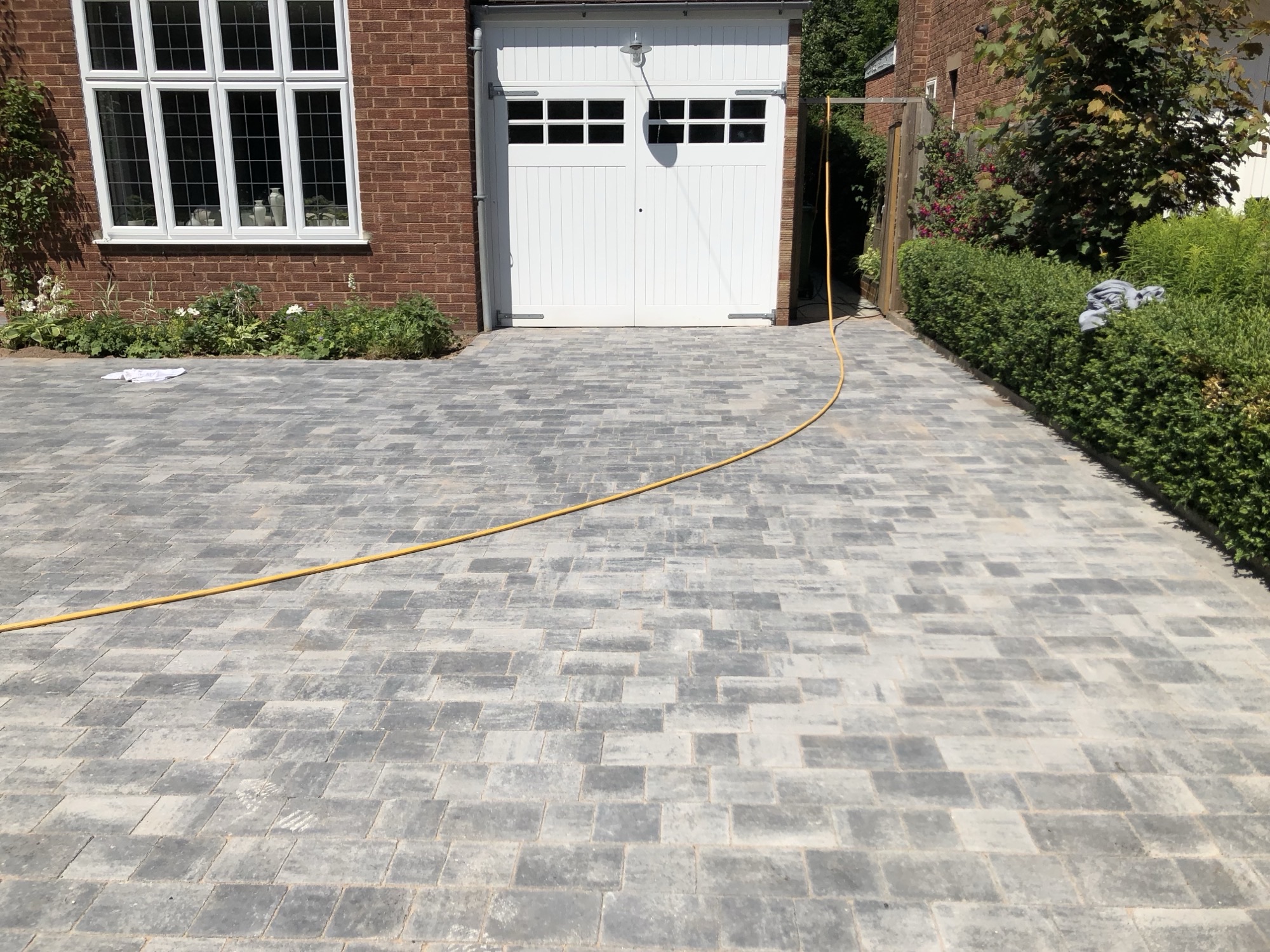 Grey block paved driveway laid by Central Drives & Landscapes